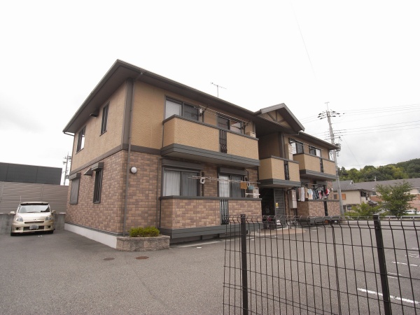 神戸電鉄三田線道場南口の賃貸物件外観写真