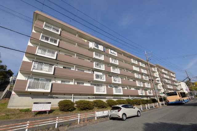 神戸市北区泉台(神戸電鉄粟生線西鈴蘭台駅)のマンション賃貸物件 外観写真